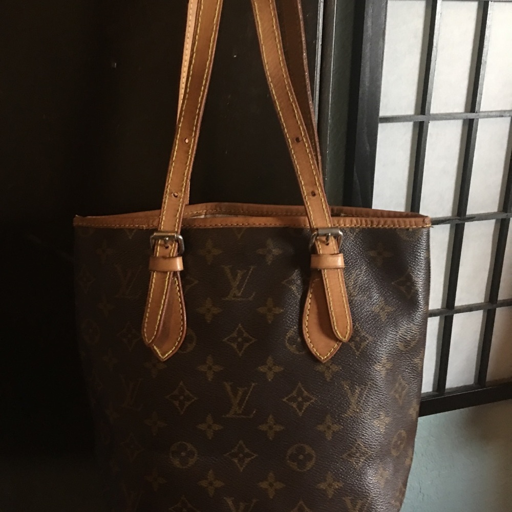 Authentic Louis Vuitton petit bucket